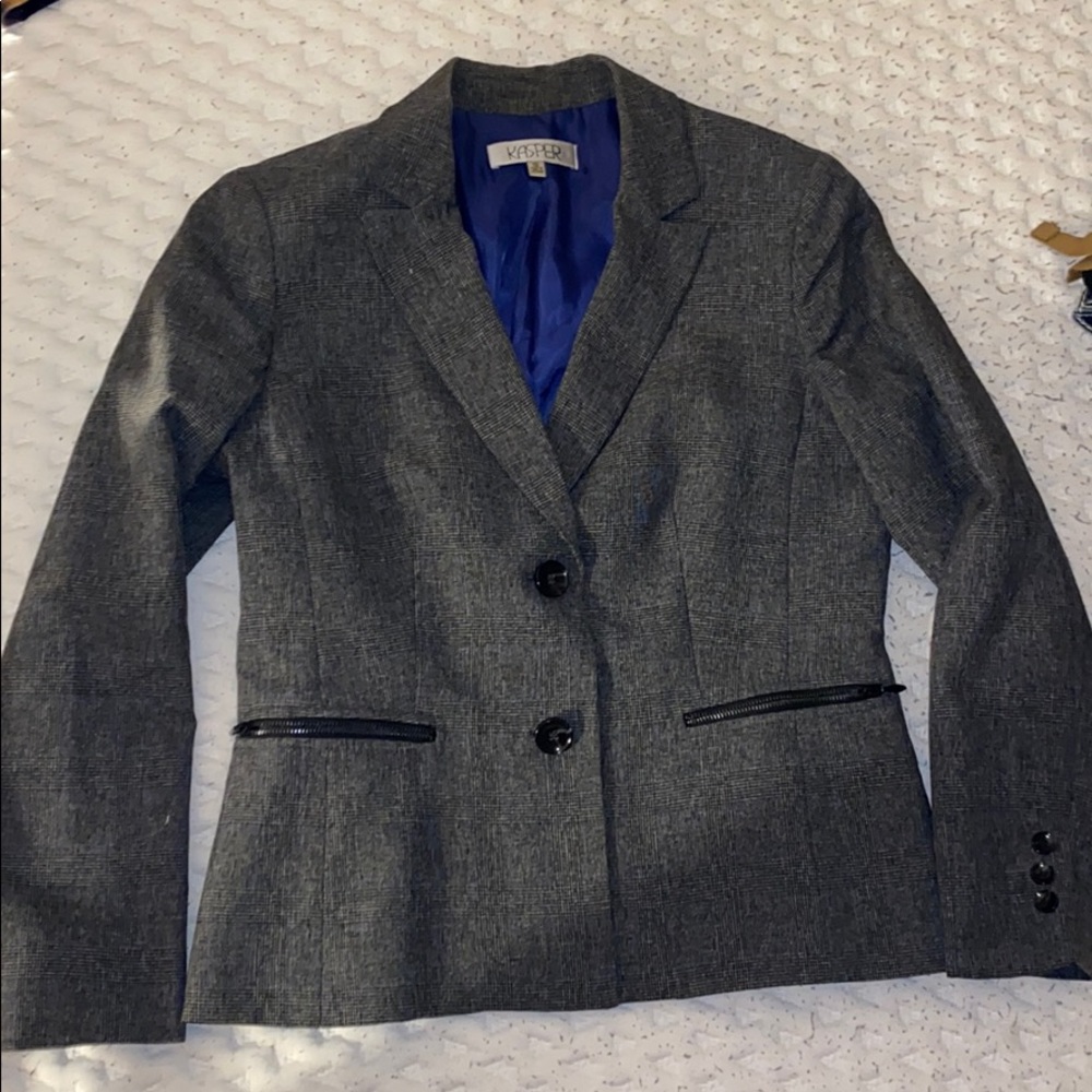 Grey blazer with bottons